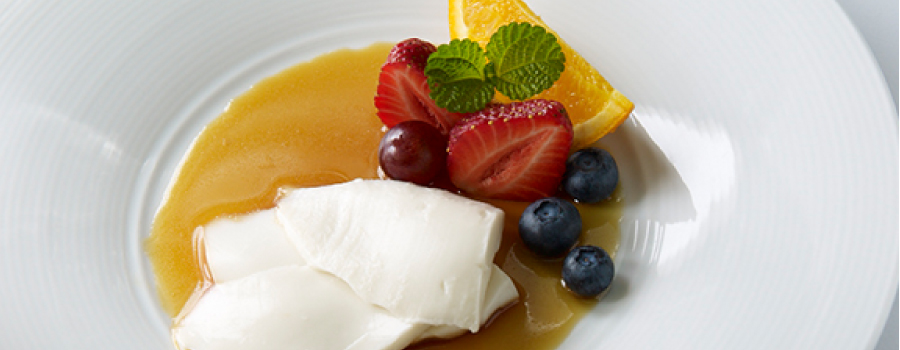 Aura porcelain collection for restaurant plating